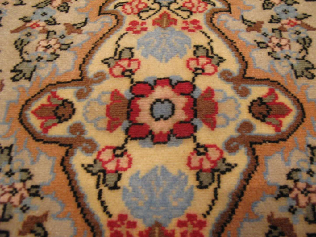 1' 8" x 2' 0" Persian Varamin Rug image 9