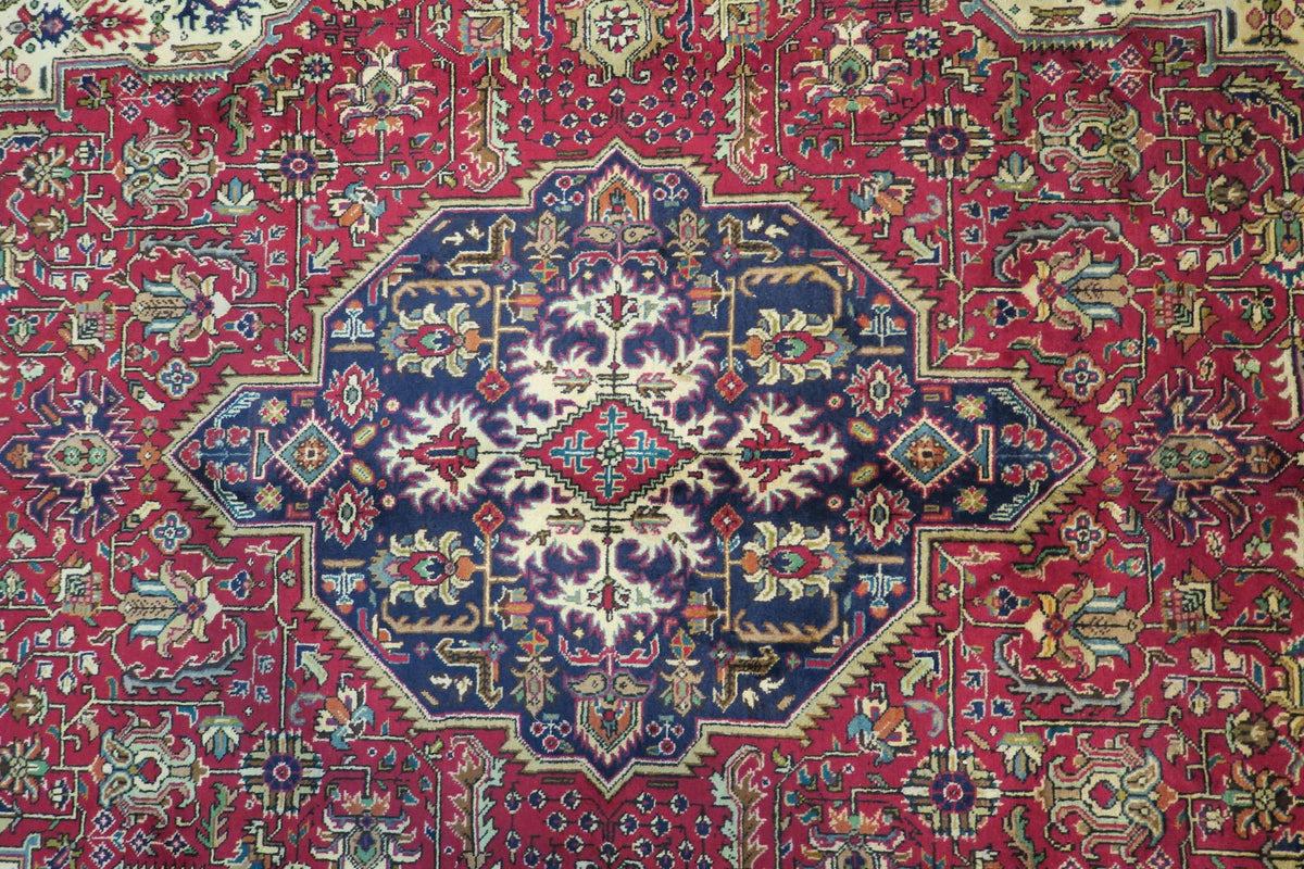6'6'' x 6'9'' Persian Tabriz Rug image 4