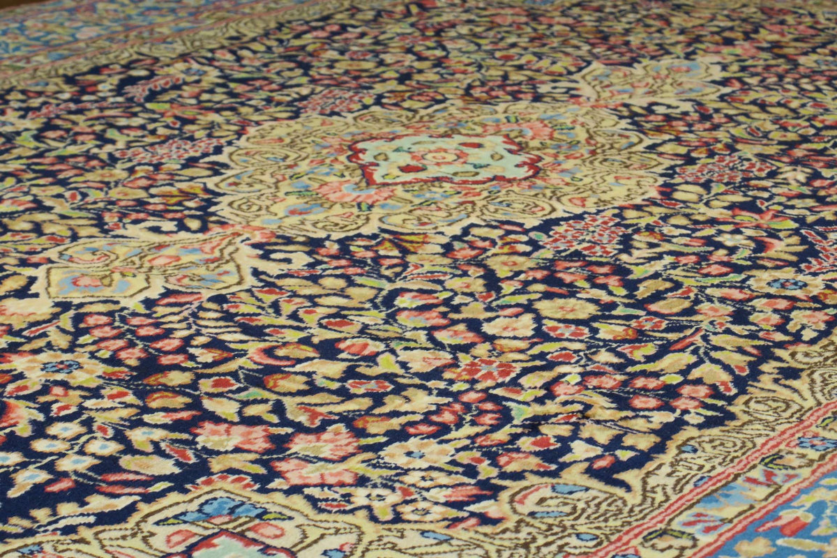 6'3'' x 9'5'' Persian Kerman Rug image 4