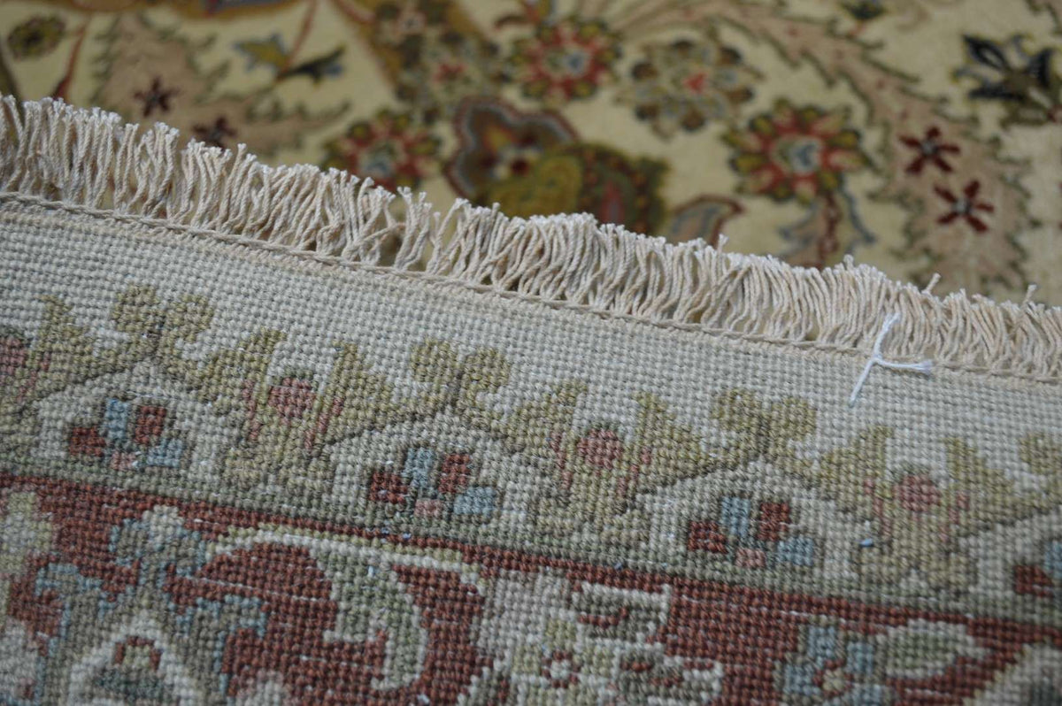 4' 2" x 6' 1" India Agra Rug image 11