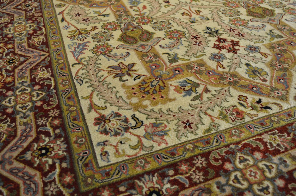 4' 2" x 6' 1" India Agra Rug image 5