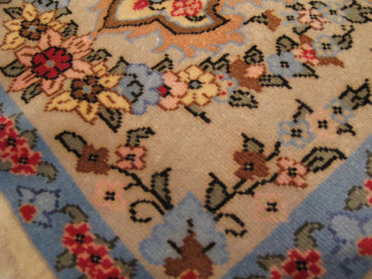 1' 8" x 2' 0" Persian Varamin Rug image 7