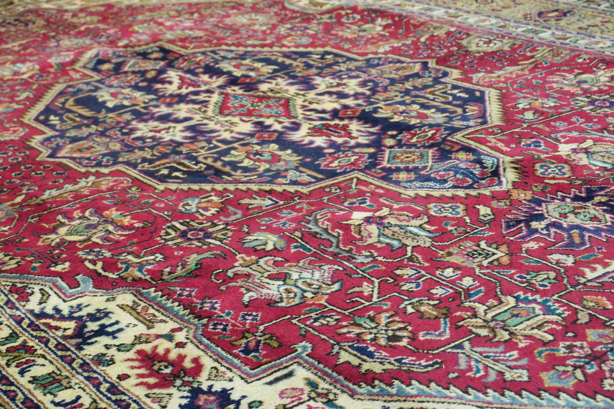 6'6'' x 6'9'' Persian Tabriz Rug image 5
