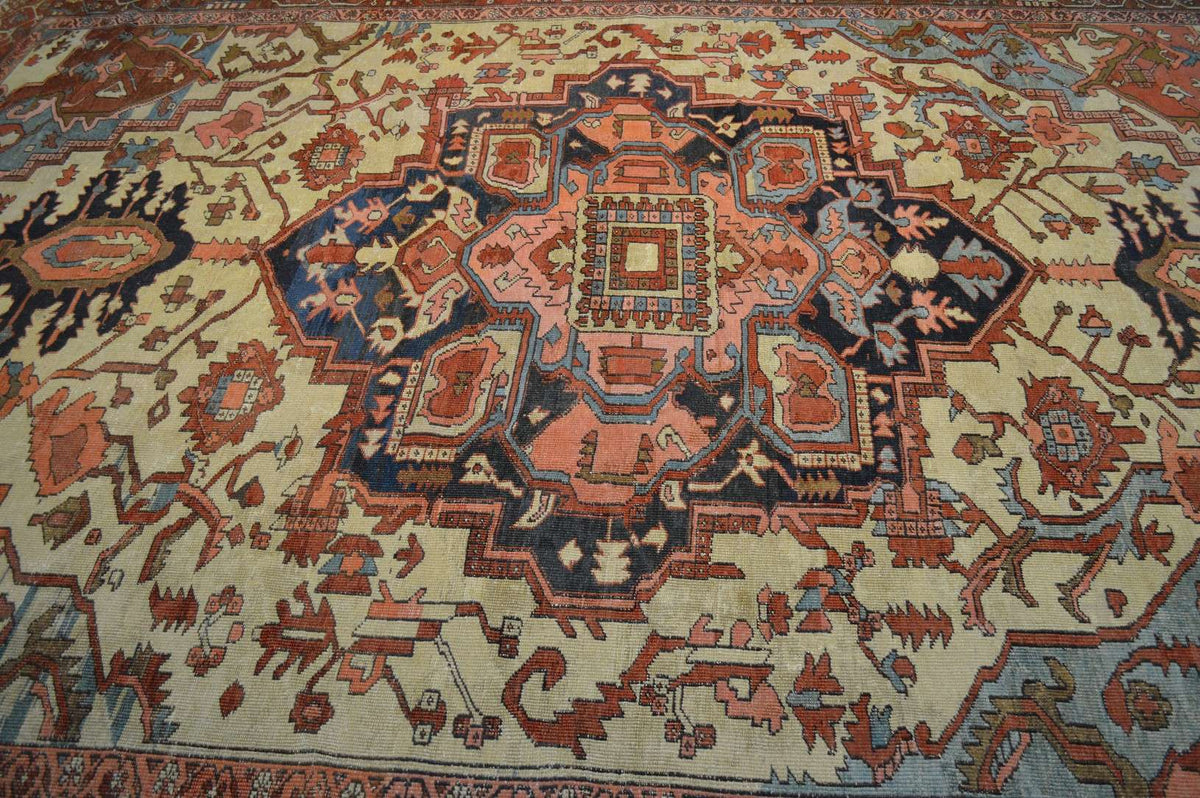 10' 3" x 13' 6" Persian Serapi Rug image 8