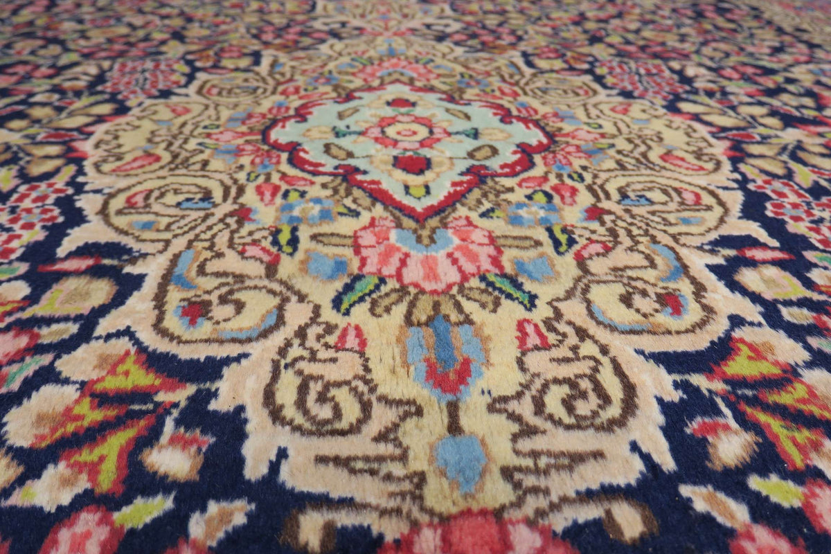 6'3'' x 9'5'' Persian Kerman Rug image 7