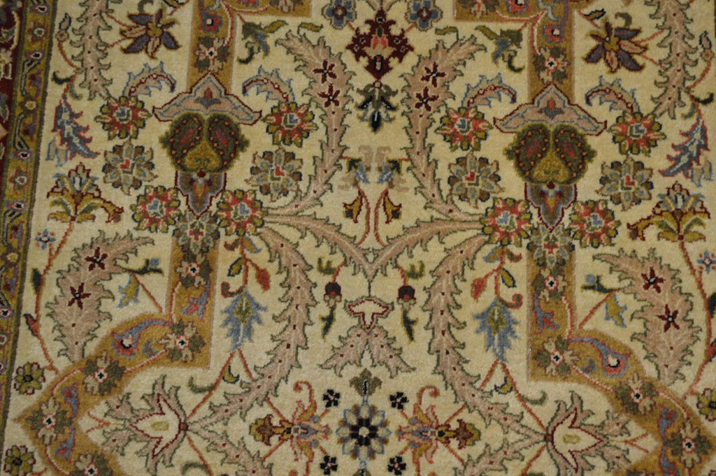 4' 2" x 6' 1" India Agra Rug image 4