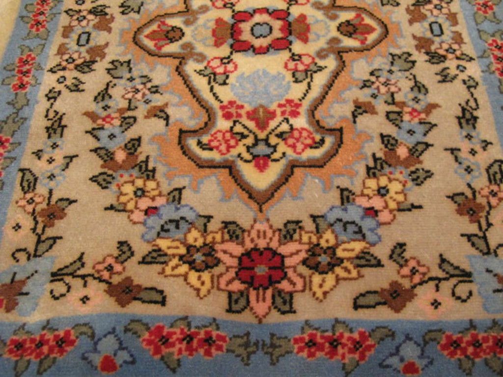 1' 8" x 2' 0" Persian Varamin Rug image 2