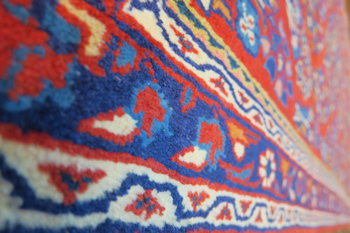 3'2'' x 5'2'' Persian Sarouk Rug image 5