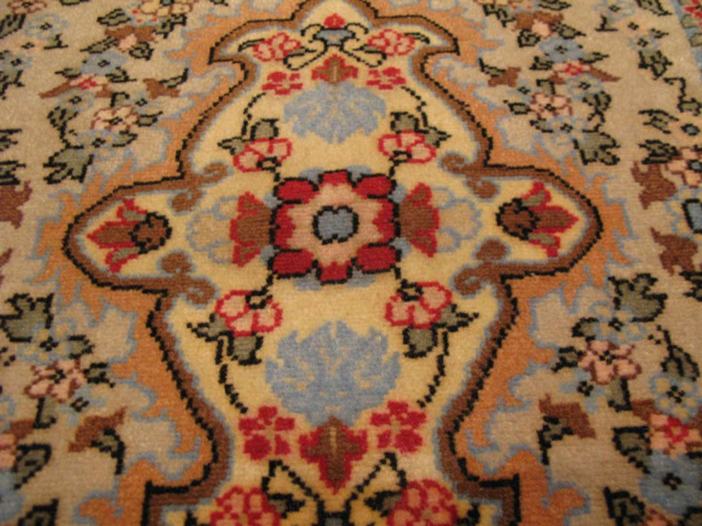 1' 8" x 2' 0" Persian Varamin Rug image 3