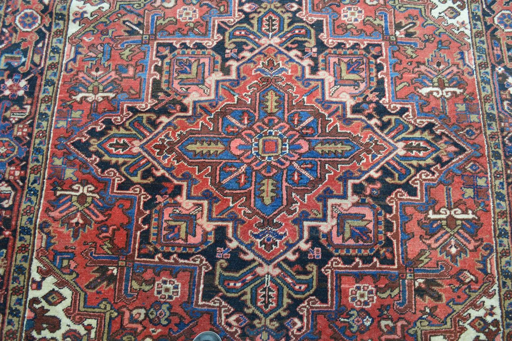 6' 6" x 9' 3" Persian Heriz Rug image 7