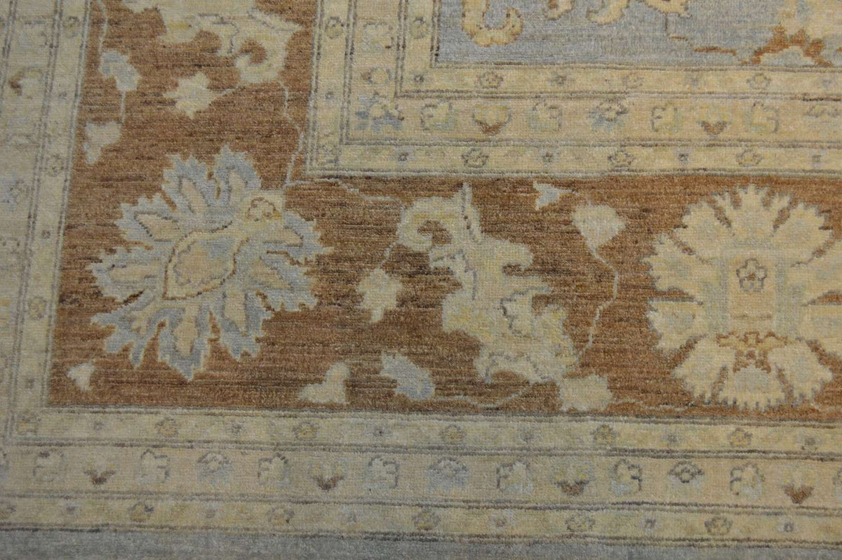 9' 10" x 13' 9" Pakistan Peshawar Rug image 3