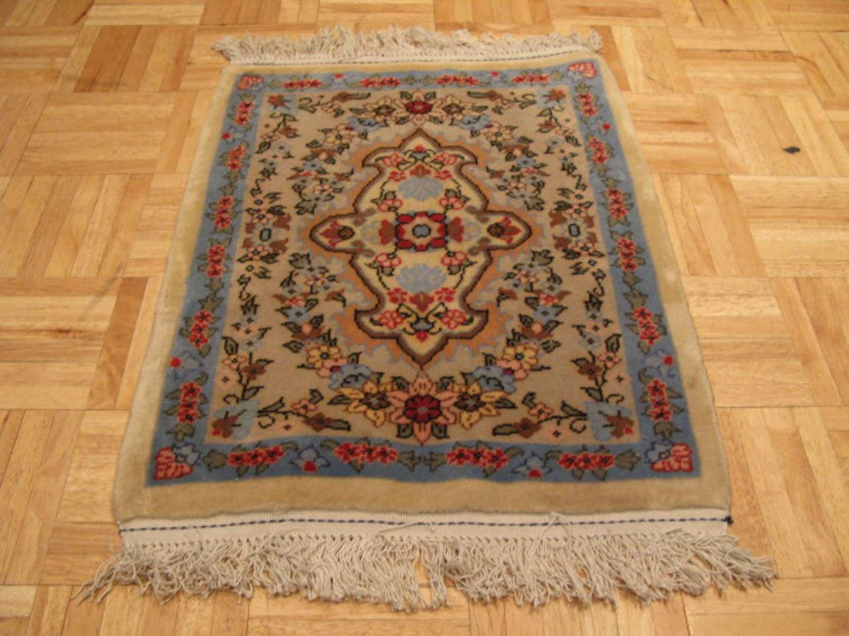 1' 8" x 2' 0" Persian Varamin Rug image 1