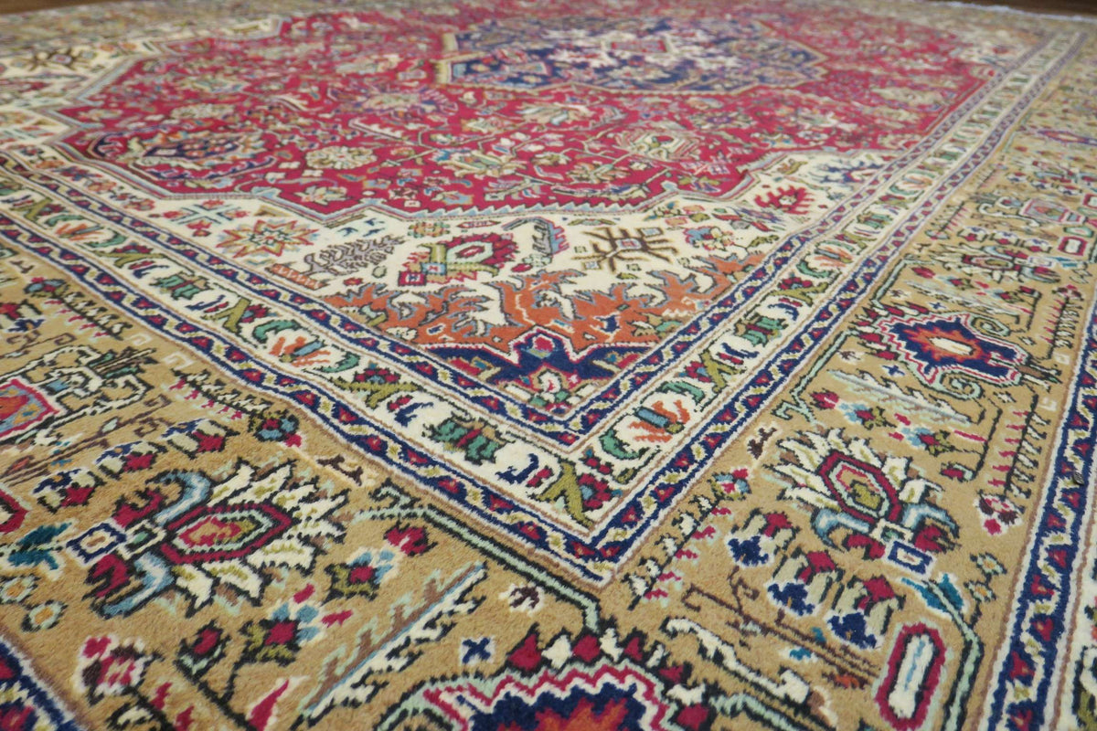 6'6'' x 6'9'' Persian Tabriz Rug image 7