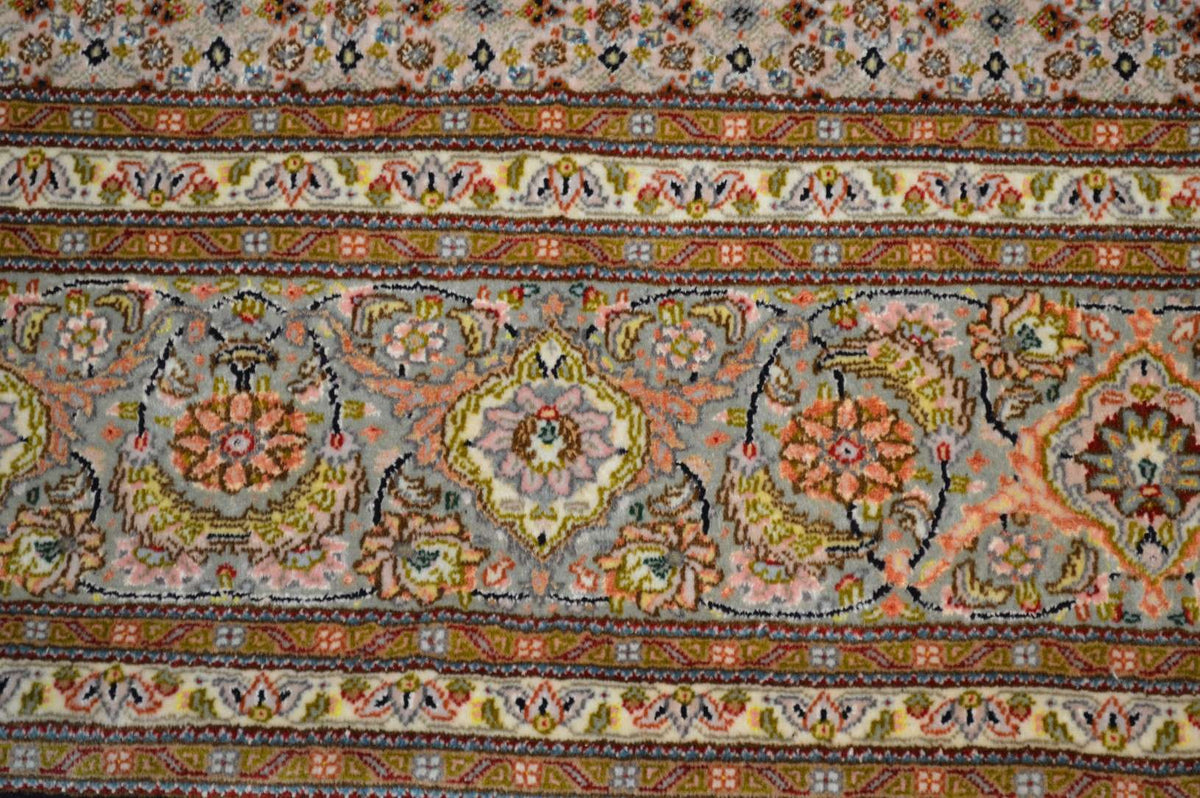 6' 4" x 10' 4" Persian Tabriz Rug image 3