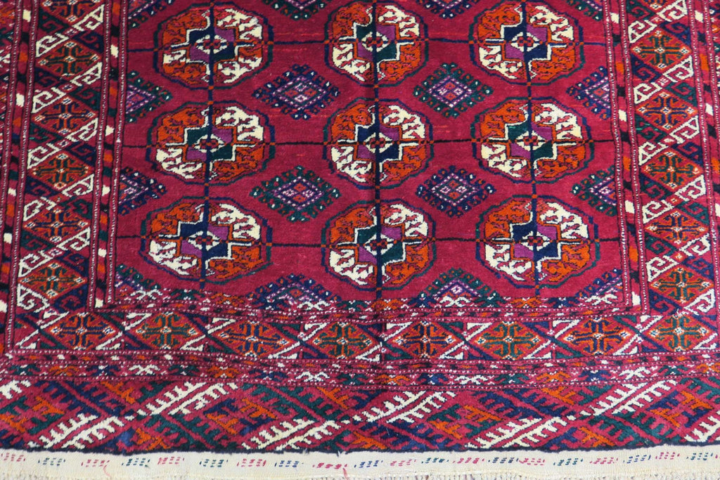 4'9'' x 3'5'' Persian Turkeman Rug