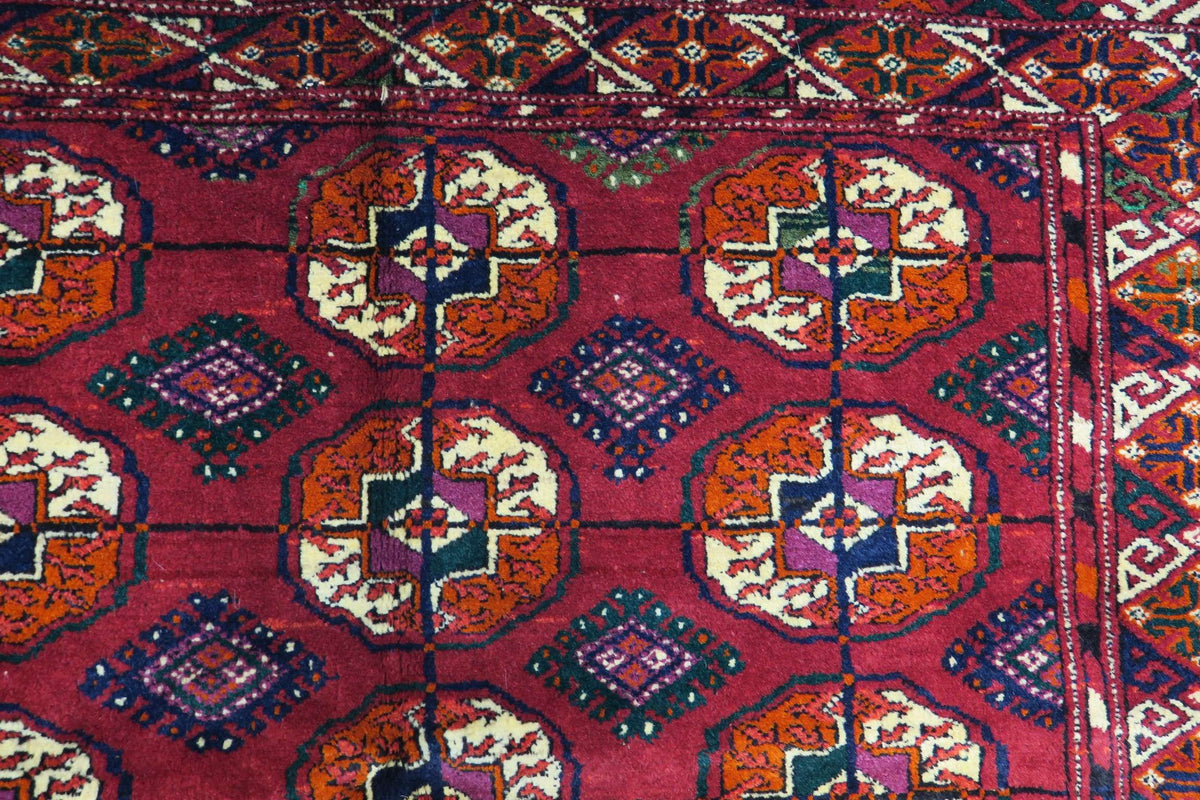 4'9'' x 3'5'' Persian Turkeman Rug