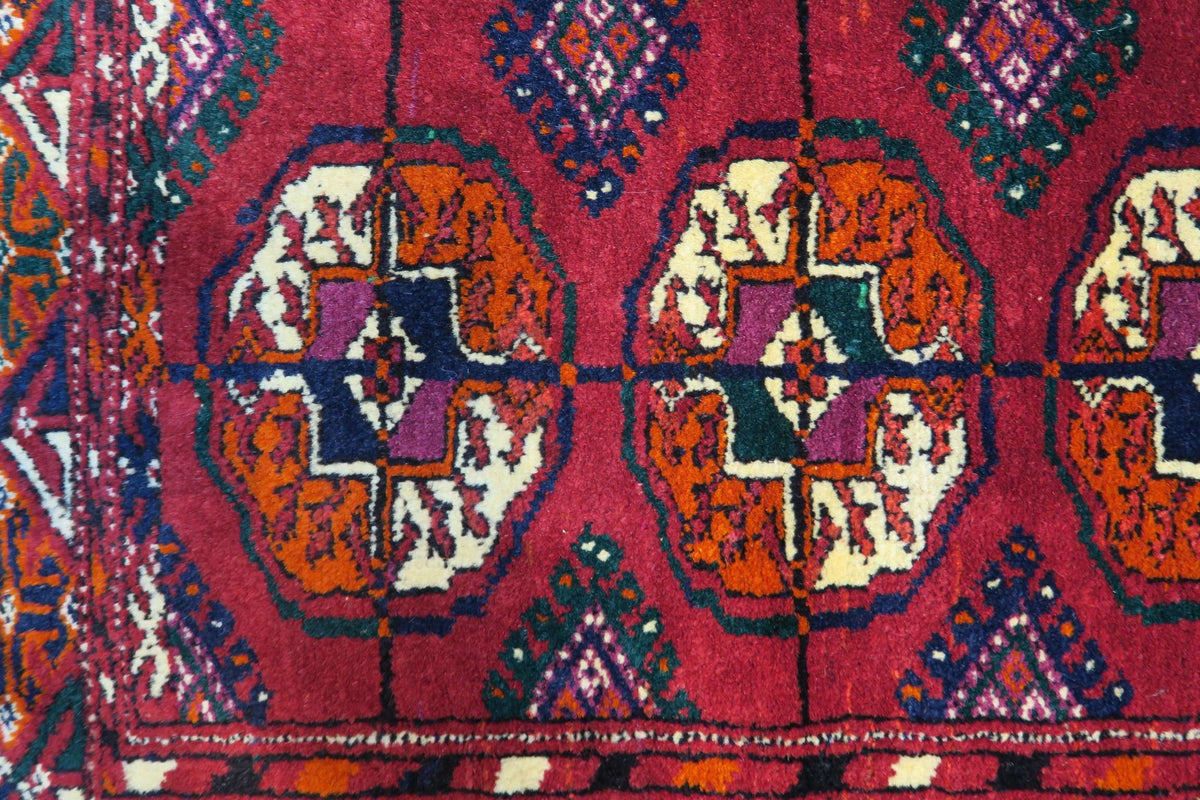 4'9'' x 3'5'' Persian Turkeman Rug