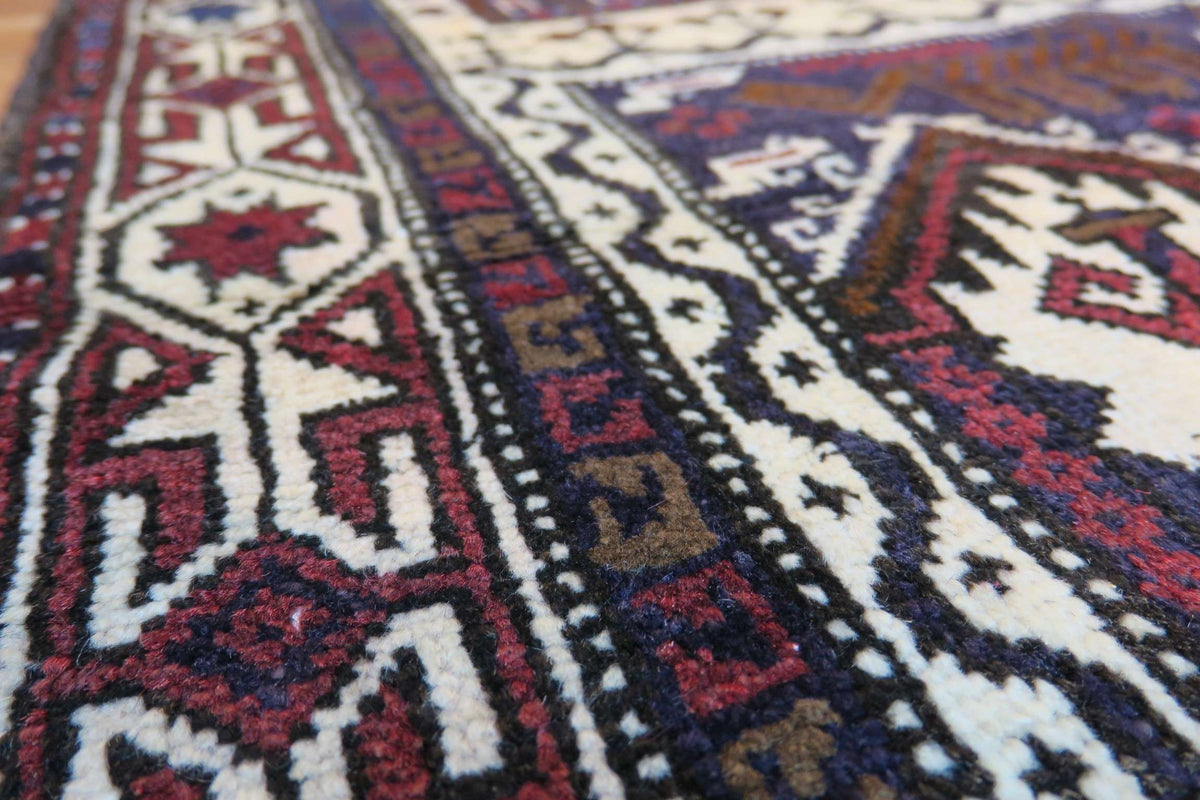 2'9'' x 4'6'' Persian Baluch Rug