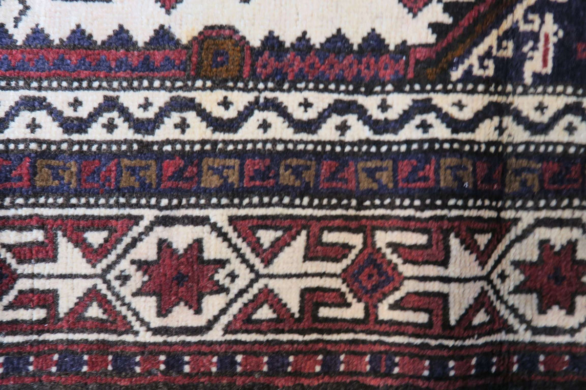 2'9'' x 4'6'' Persian Baluch Rug