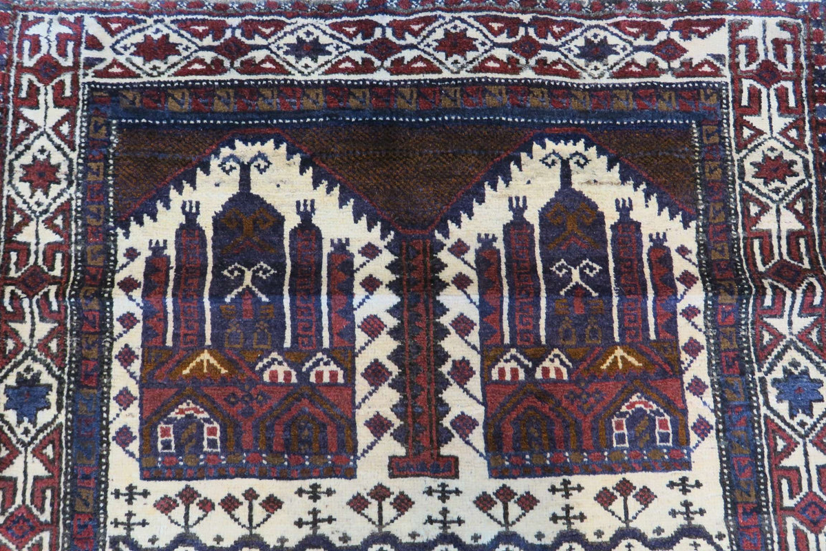 2'9'' x 4'6'' Persian Baluch Rug