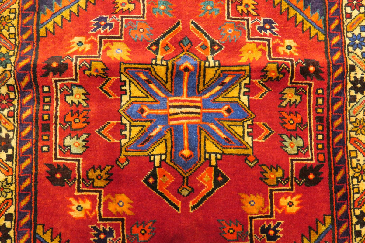 2'8'' x 10'0'' Persian Ardabil Rug