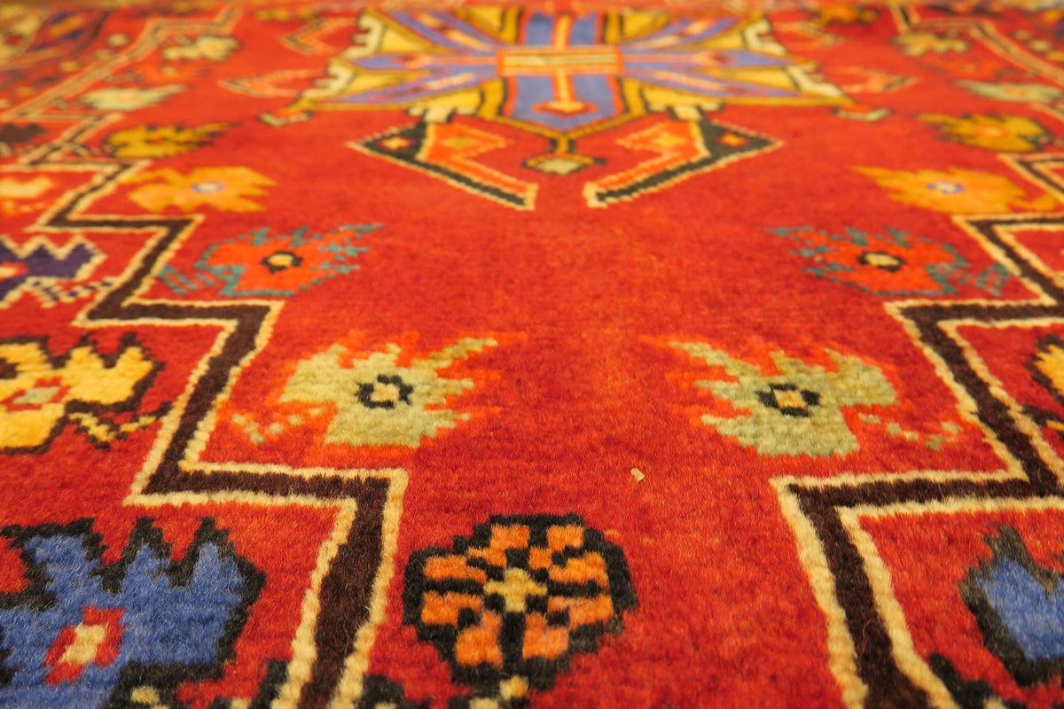 2'8'' x 10'0'' Persian Ardabil Rug
