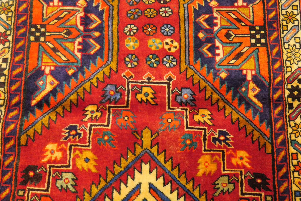 2'8'' x 10'0'' Persian Ardabil Rug