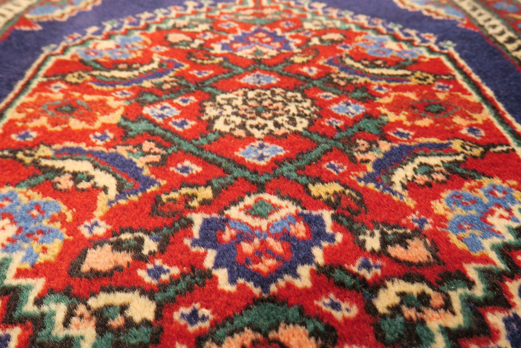 2'3'' x 3'5'' Persian Ardabil Rug