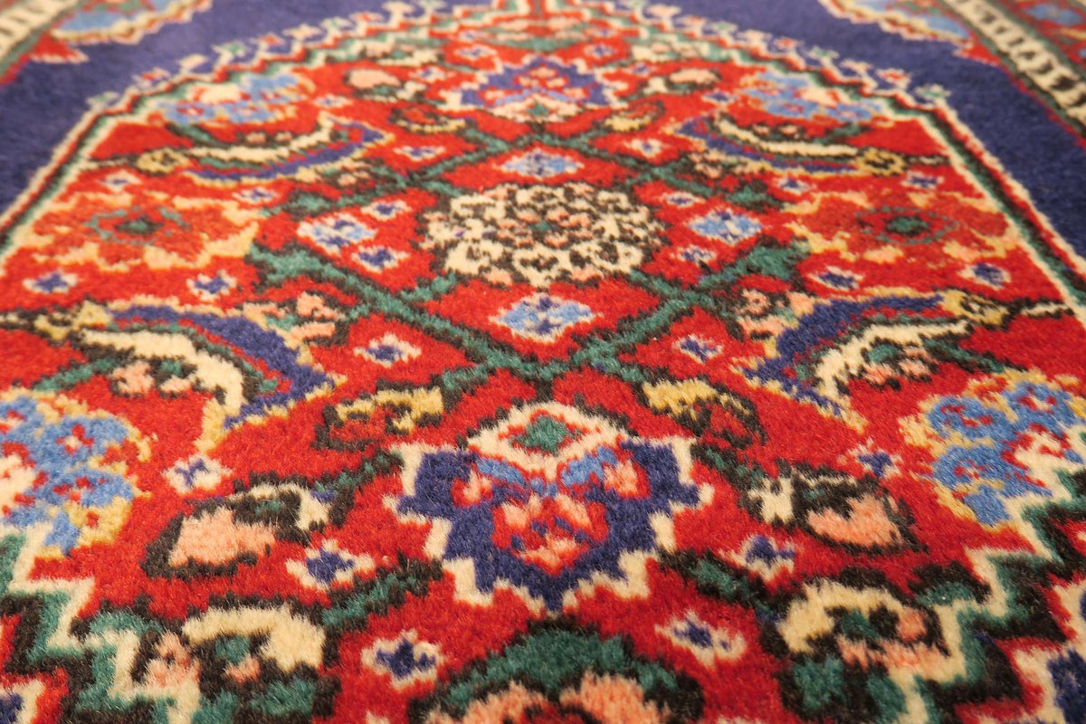 2'3'' x 3'5'' Persian Ardabil Rug