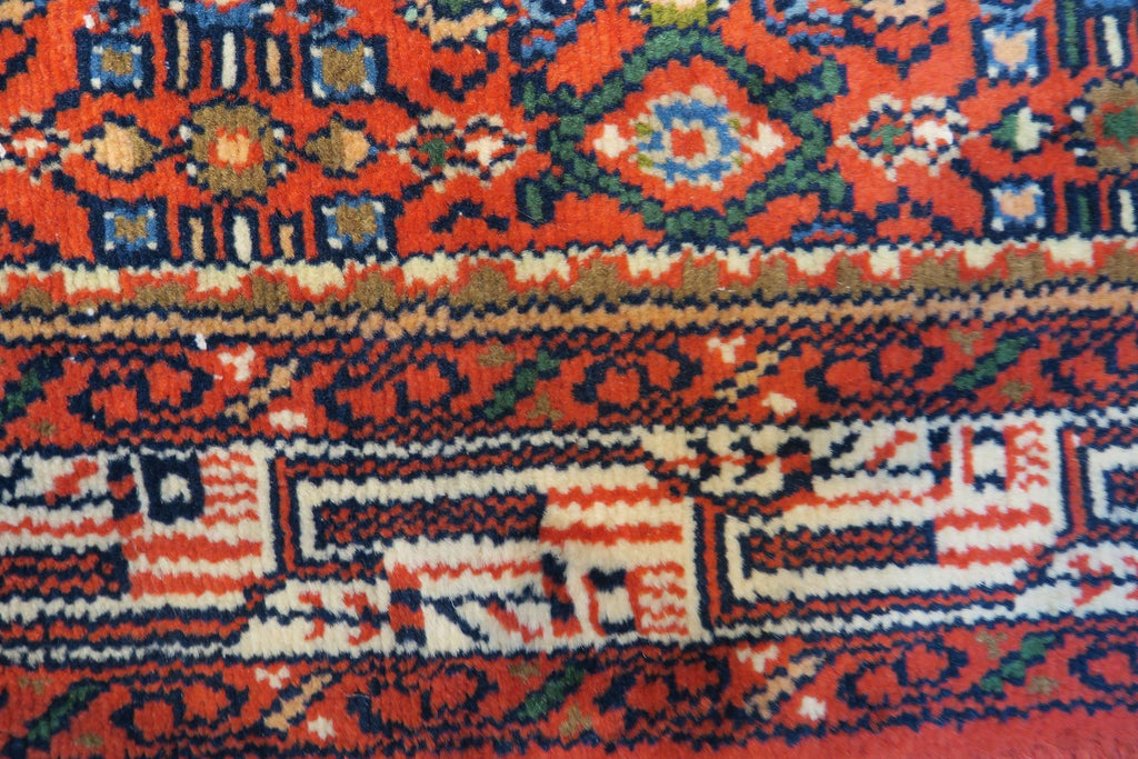 2'7'' x 9'8'' Persian Hamadan Rug