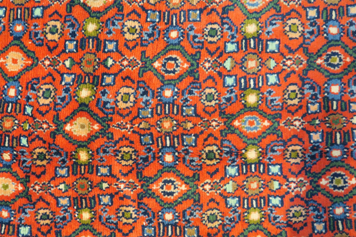 2'7'' x 9'8'' Persian Hamadan Rug