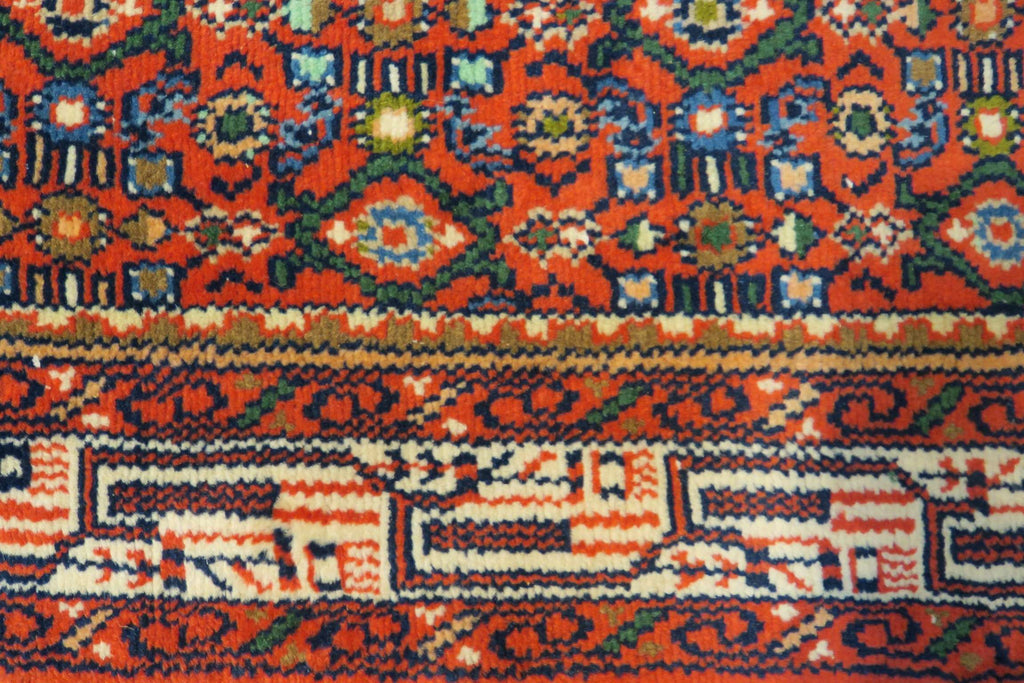 2'7'' x 9'8'' Persian Hamadan Rug