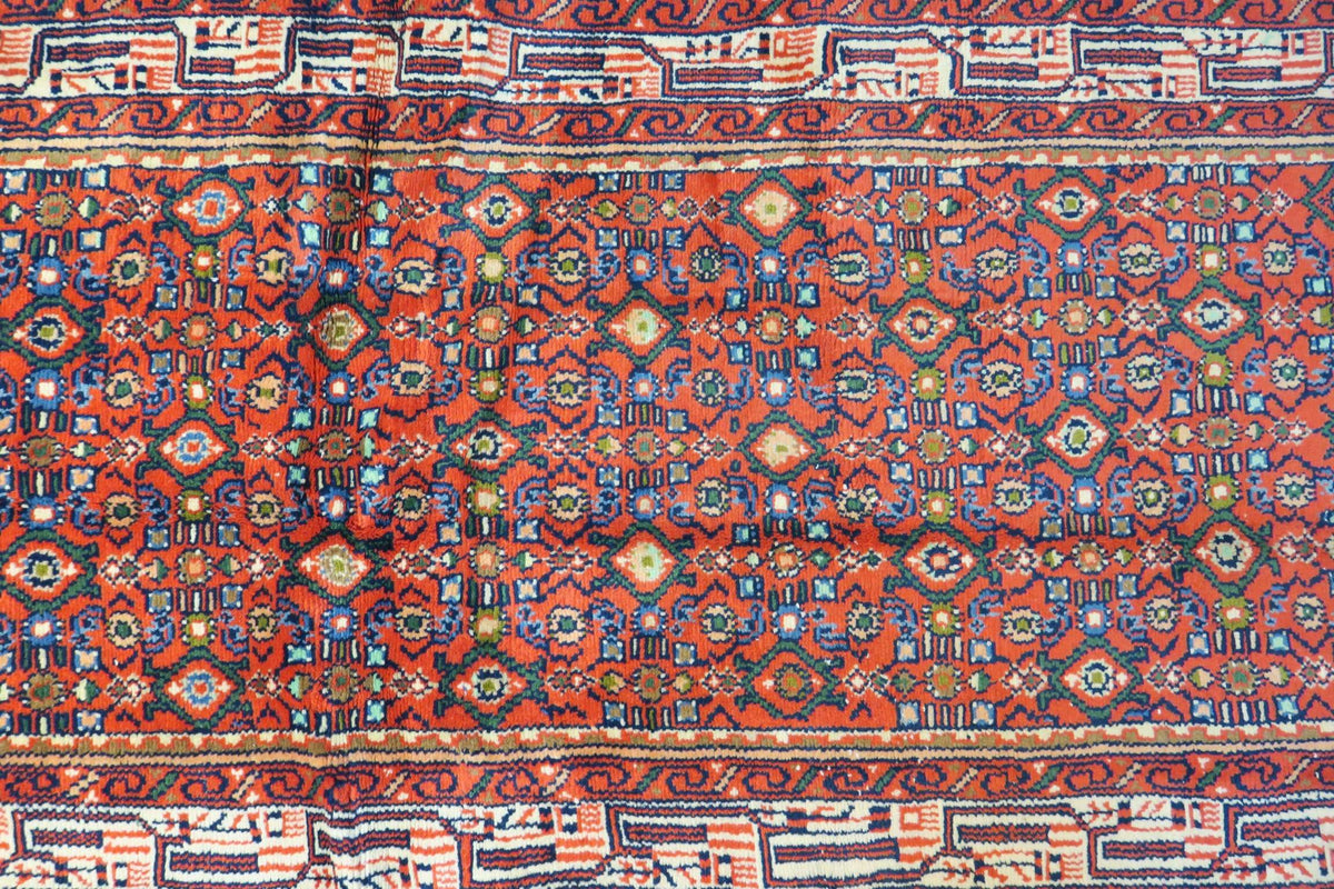 2'7'' x 9'8'' Persian Hamadan Rug