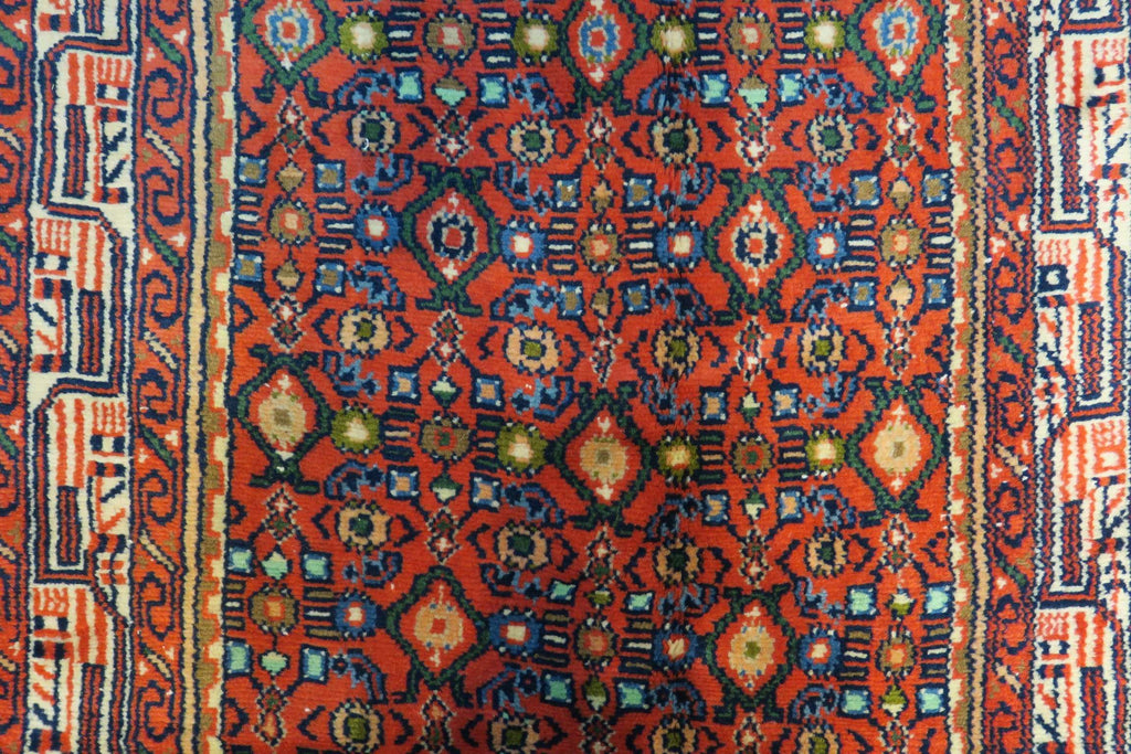 2'7'' x 9'8'' Persian Hamadan Rug