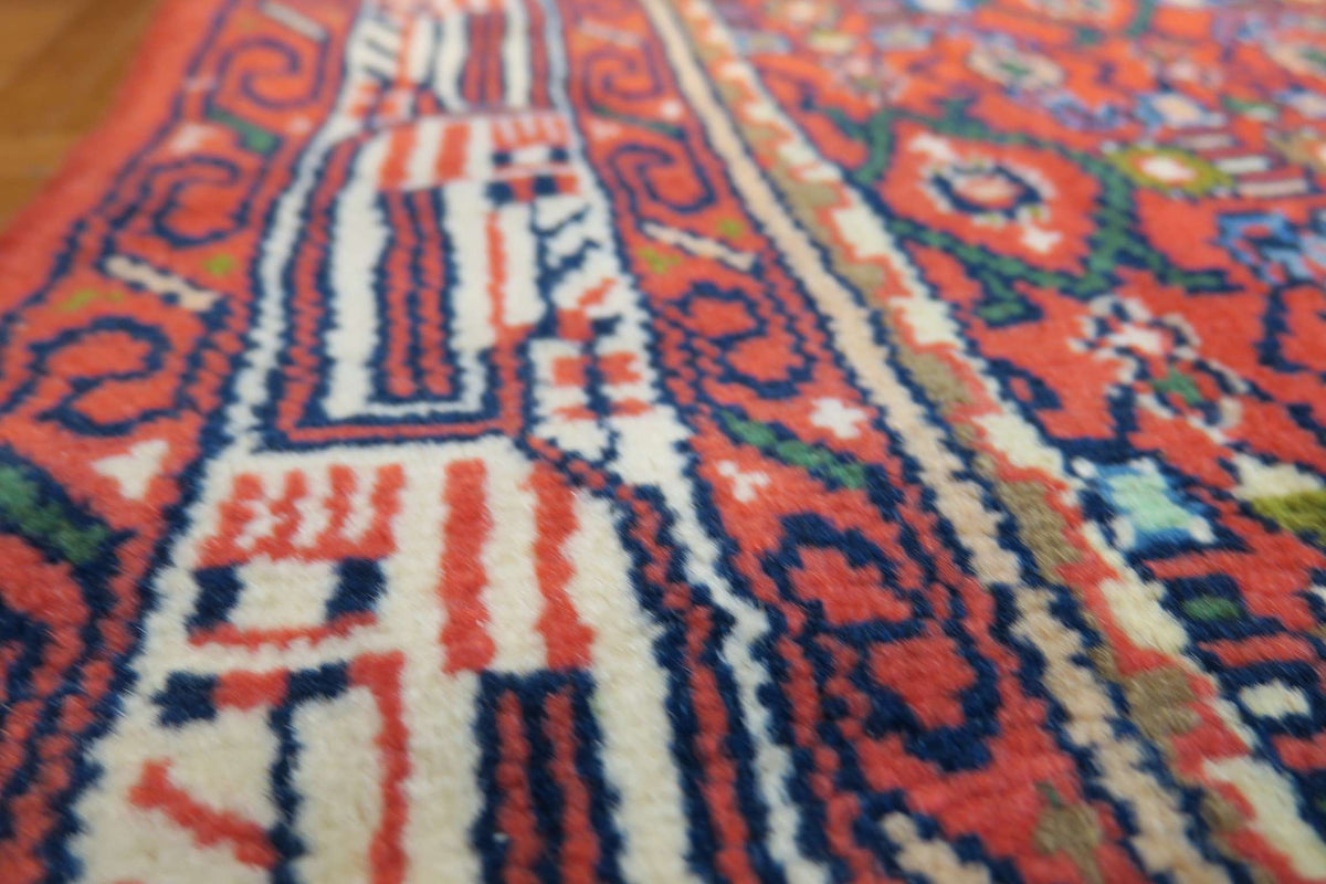 2'7'' x 9'8'' Persian Hamadan Rug
