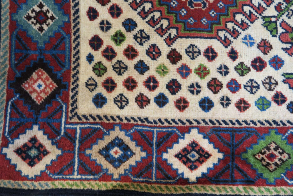 2'6'' x 4'3'' Persian Yalameh Rug