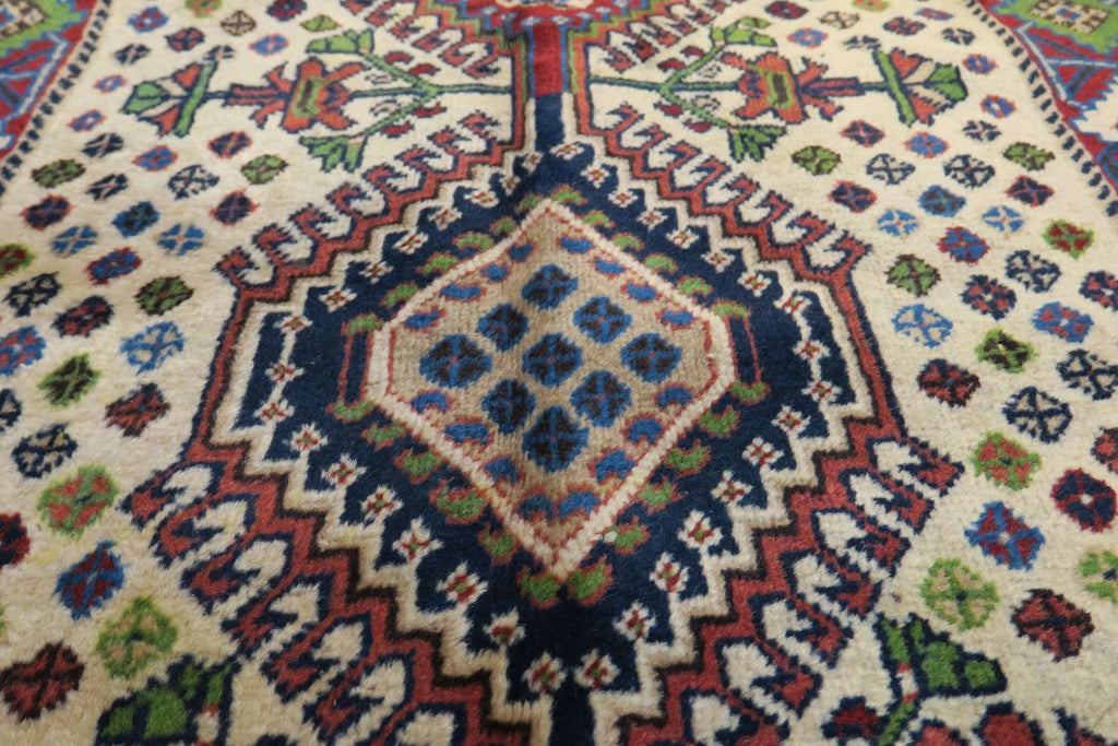 2'6'' x 4'3'' Persian Yalameh Rug