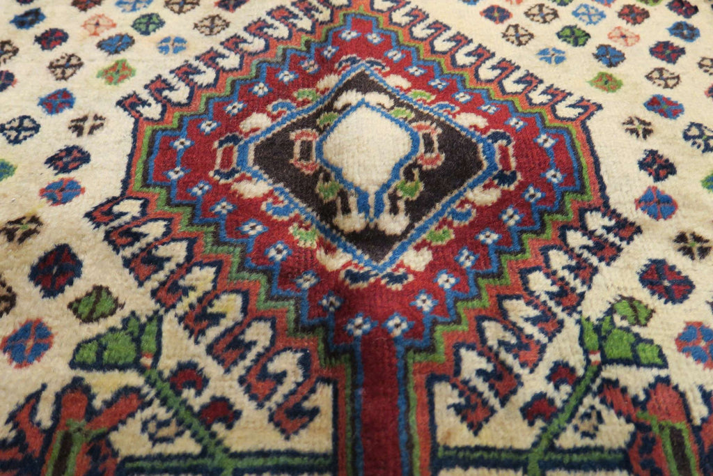 2'6'' x 4'3'' Persian Yalameh Rug