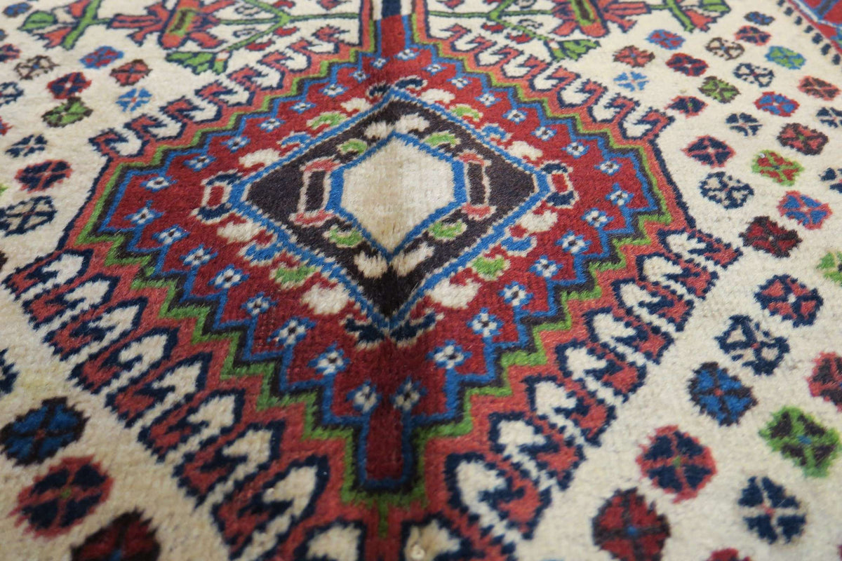 2'6'' x 4'3'' Persian Yalameh Rug