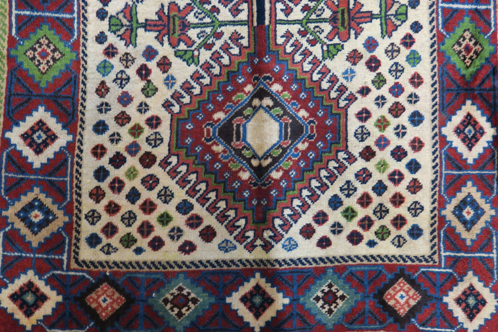 2'6'' x 4'3'' Persian Yalameh Rug