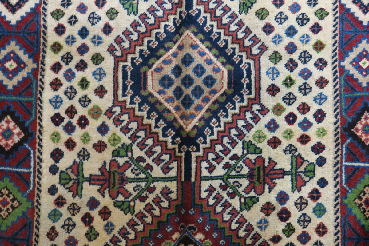 2'6'' x 4'3'' Persian Yalameh Rug
