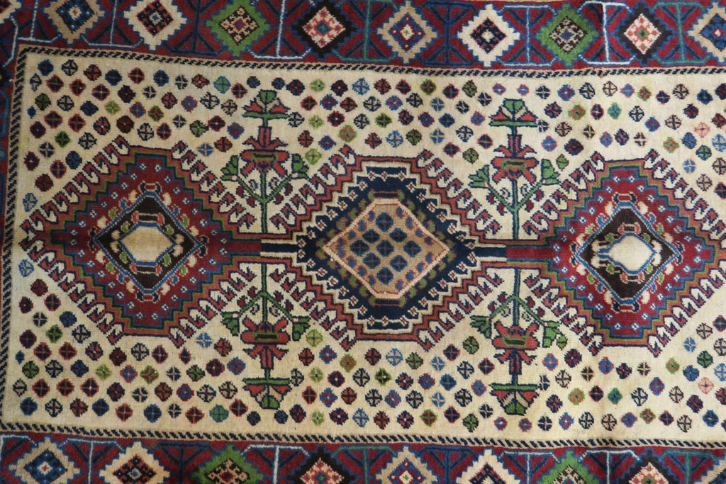 2'6'' x 4'3'' Persian Yalameh Rug