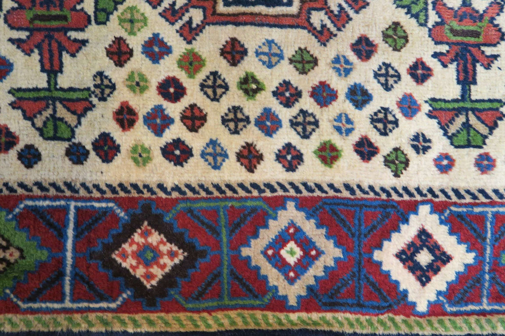 2'6'' x 4'3'' Persian Yalameh Rug