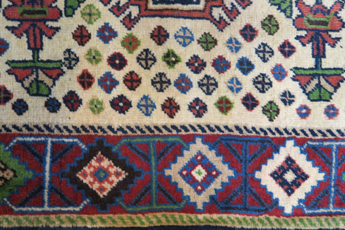 2'6'' x 4'3'' Persian Yalameh Rug
