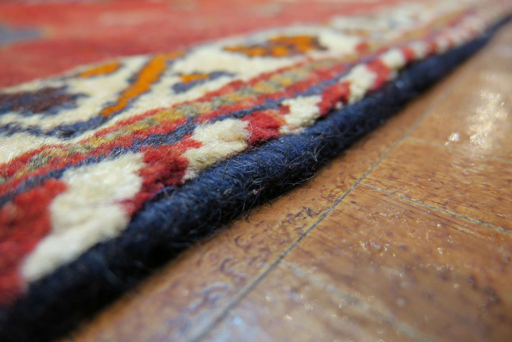4'1'' x 6'7'' Persian Shiraz Rug