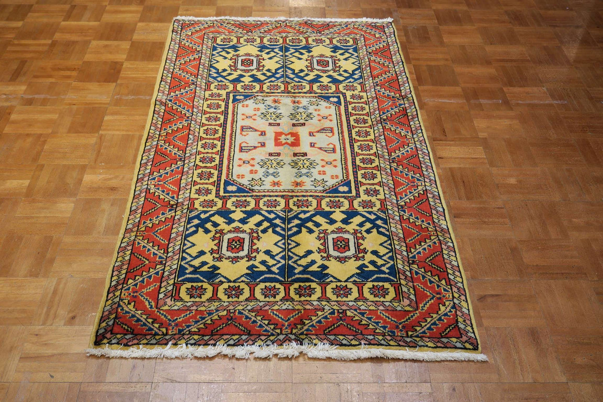2'9'' x 5'3'' Persian Ardabil Rug
