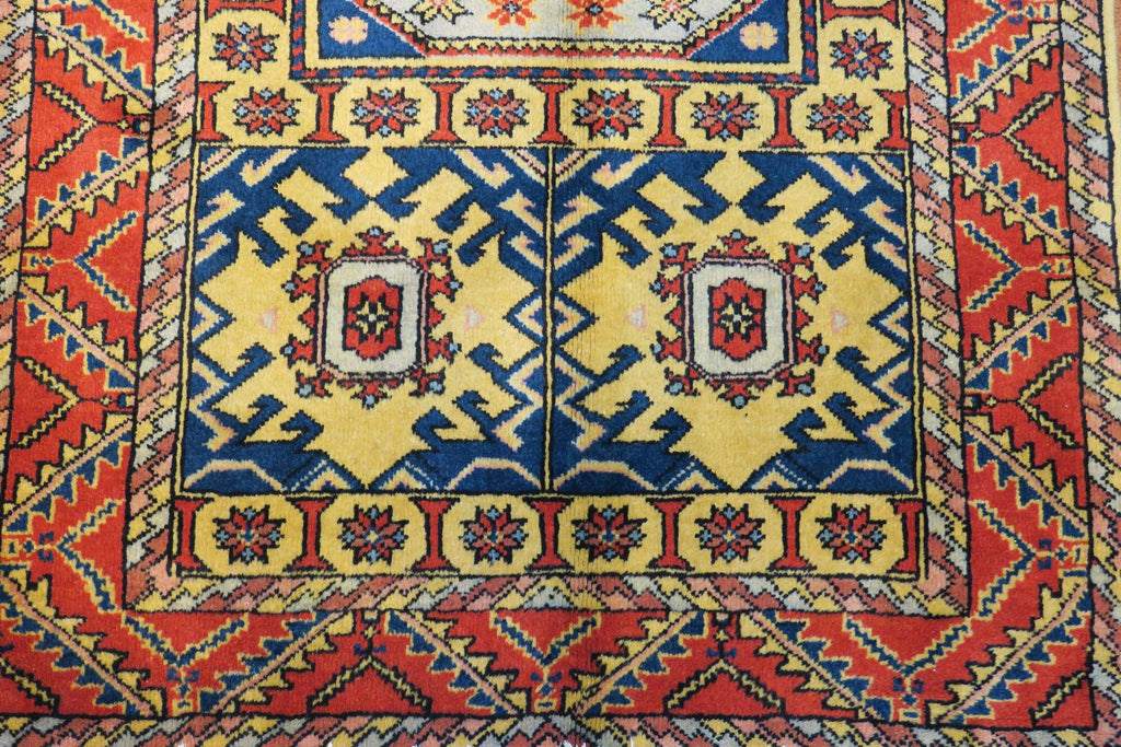 2'9'' x 5'3'' Persian Ardabil Rug