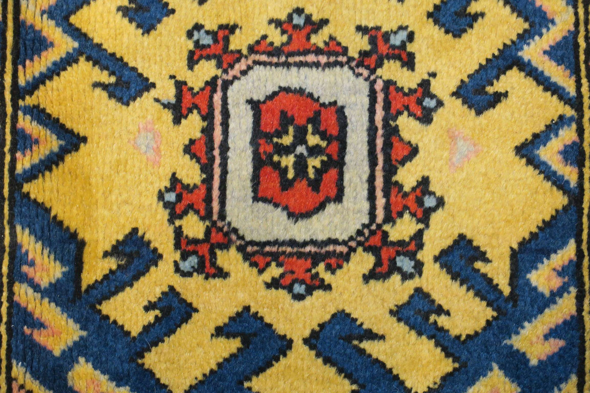 2'9'' x 5'3'' Persian Ardabil Rug