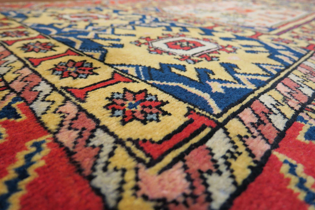 2'9'' x 5'3'' Persian Ardabil Rug