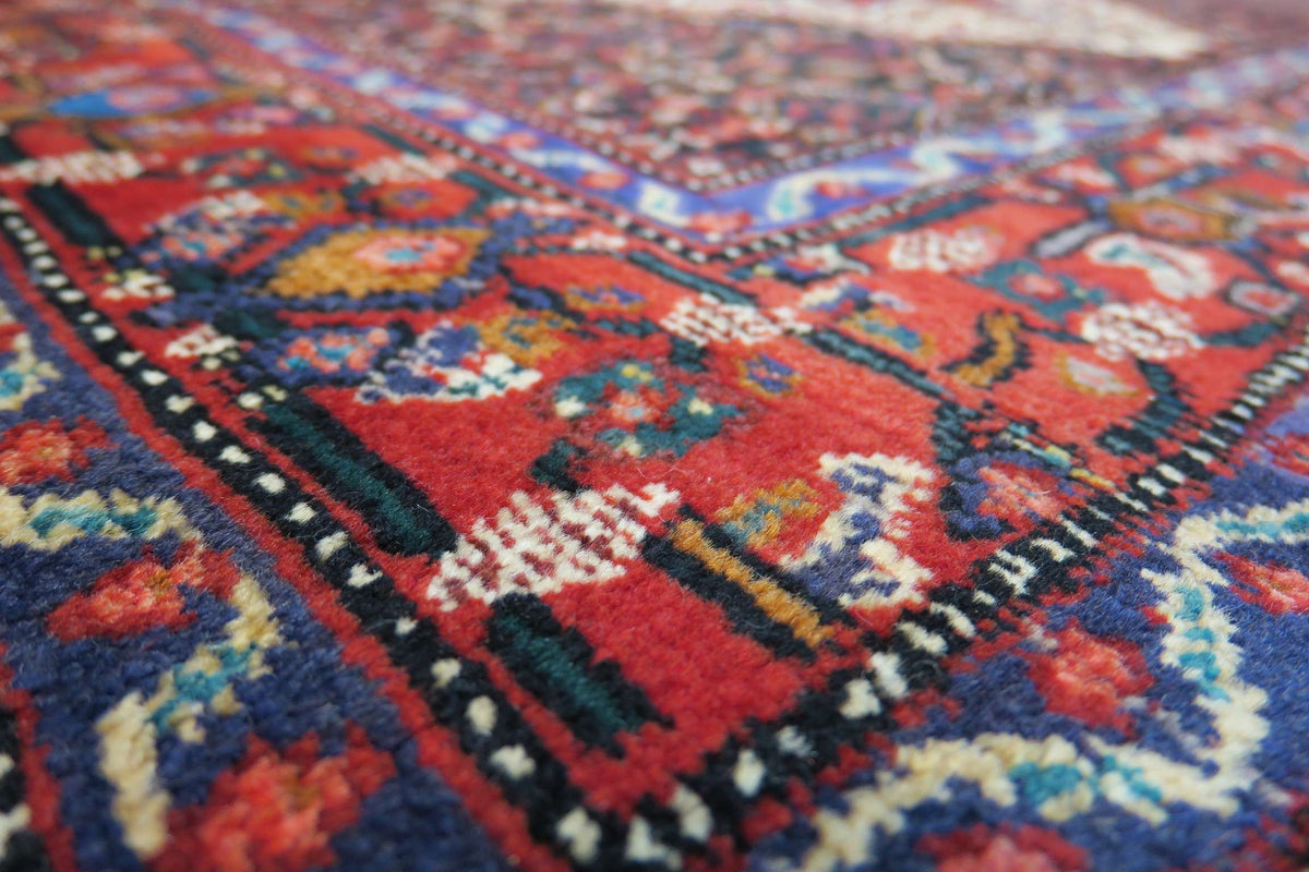 4'2'' x 4'7'' Persian Sanandaj Rug